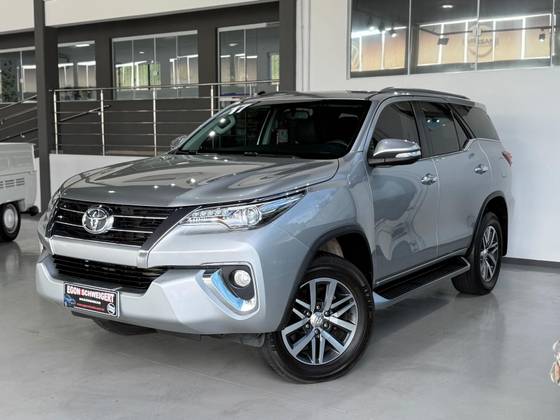 TOYOTA HILUX SW4 2.8 SRX 4X4 16V TURBO INTERCOOLER DIESEL 4P AUTOMÁTICO TOYOTA HILUX SW4 2.8 SRX 4X4 16V TURBO INTERCOOLER DIESEL 4P AUTOMÁTICO